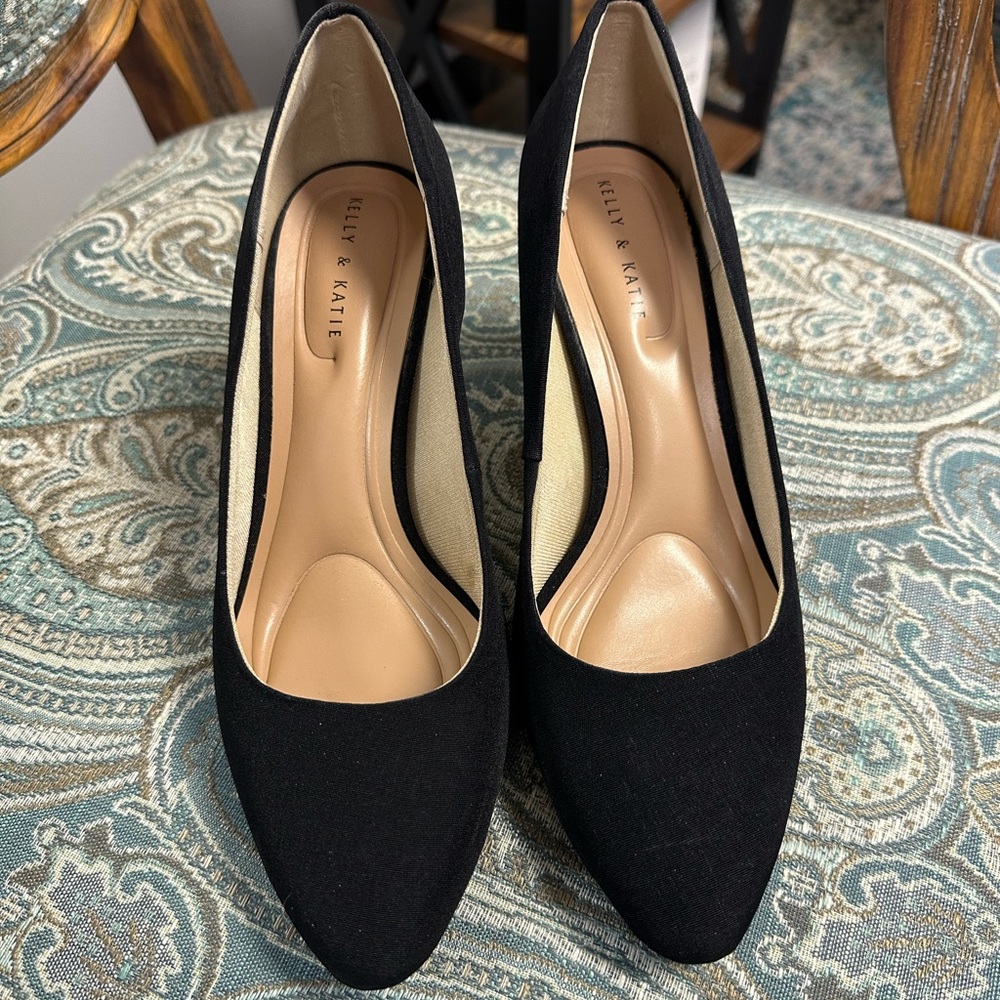 Kelly & Katie Genna Pump size 7M